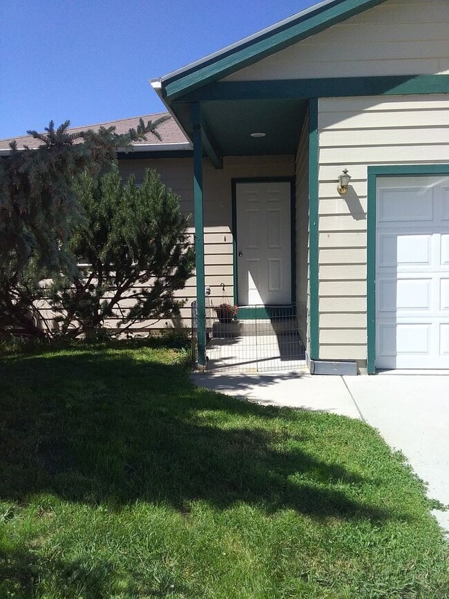 Building Photo - 501 N Hunters Way