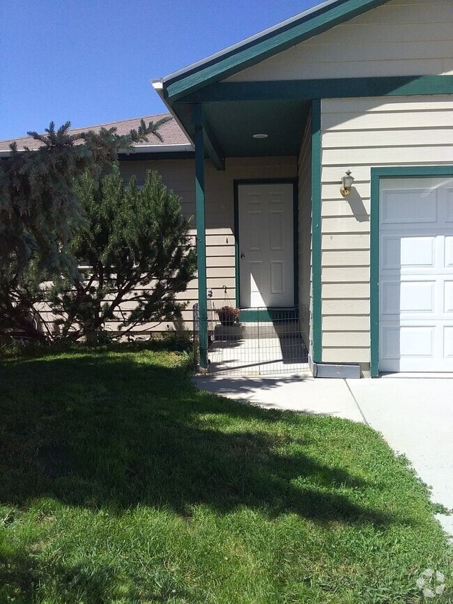 Building Photo - 501 N Hunters Way