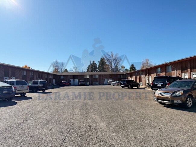 Foto del edificio - 2 Bed 1 Bath Townhouse Style Apartment