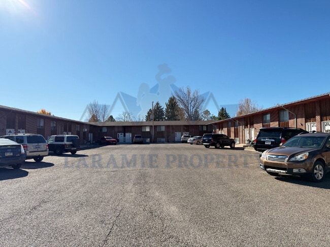 Building Photo - Charming 2 Bed, 1.5 Bath Apartment in Laramie, WY