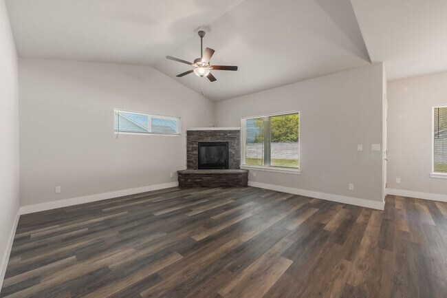 Foto del edificio - 4 bed 2 bath Hayden Home