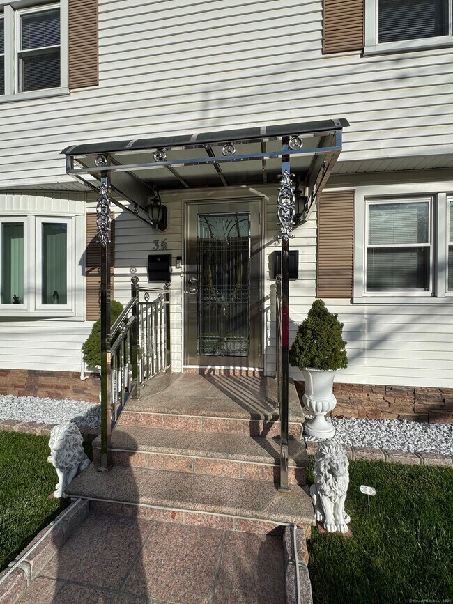 Building Photo - 37 Elizabeth Ann Dr