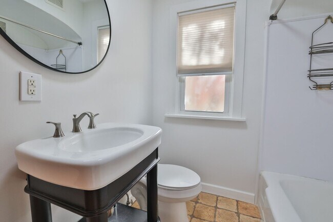 Foto del edificio - Single Family Home near Downtown Edwardsville