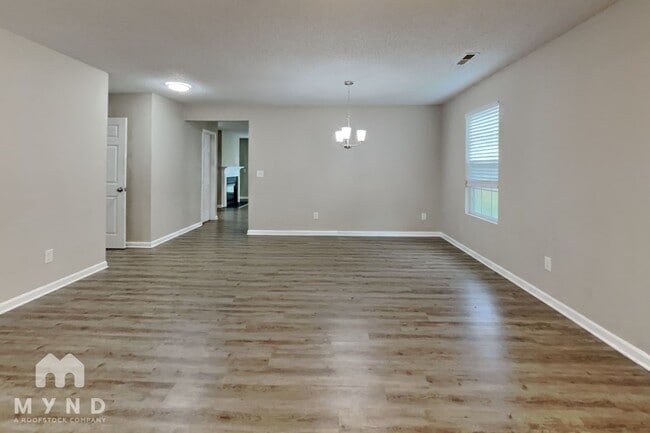 Building Photo - 4076 Clovelly Dr