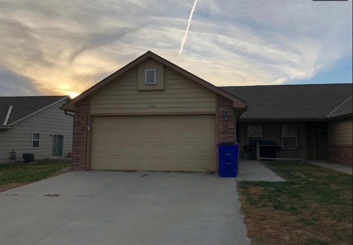 Primary Photo - 1708 Hickory Ln