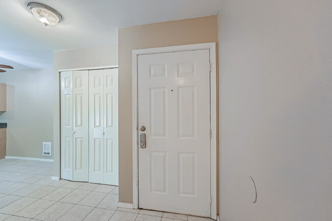 Foto del edificio - Super cute 2 bedroom, 1 3/4 bathrooms, Ful...