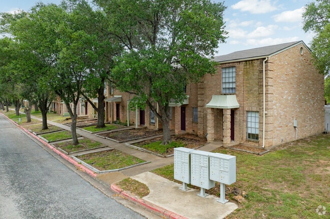 Building Photo - River Oaks Apartments