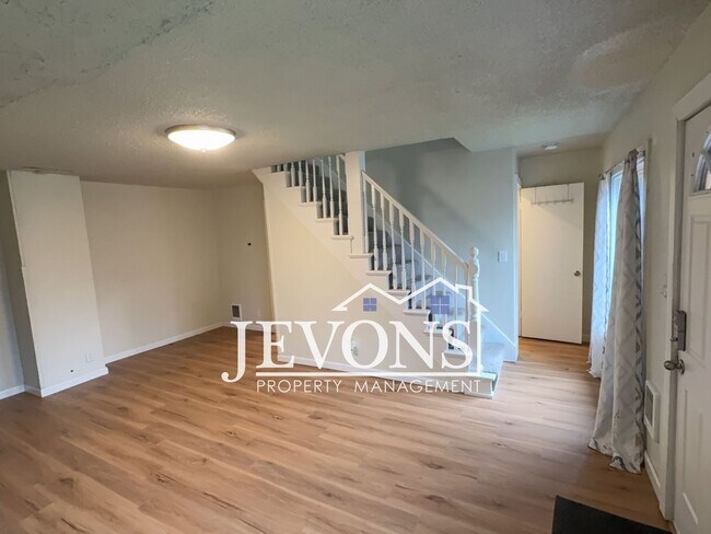 Building Photo - 723 S Sprague Ave