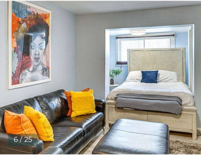 Building Photo - 8136 S Kedzie Ave