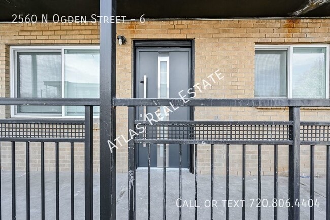 Building Photo - Gorgeous Renovated unit with all new appli...
