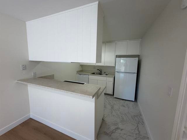 Building Photo - 403 Requeza St