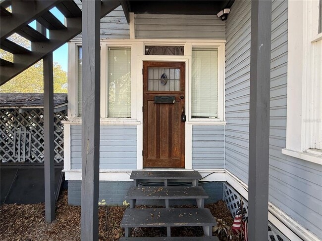 Building Photo - 824 E University Ave