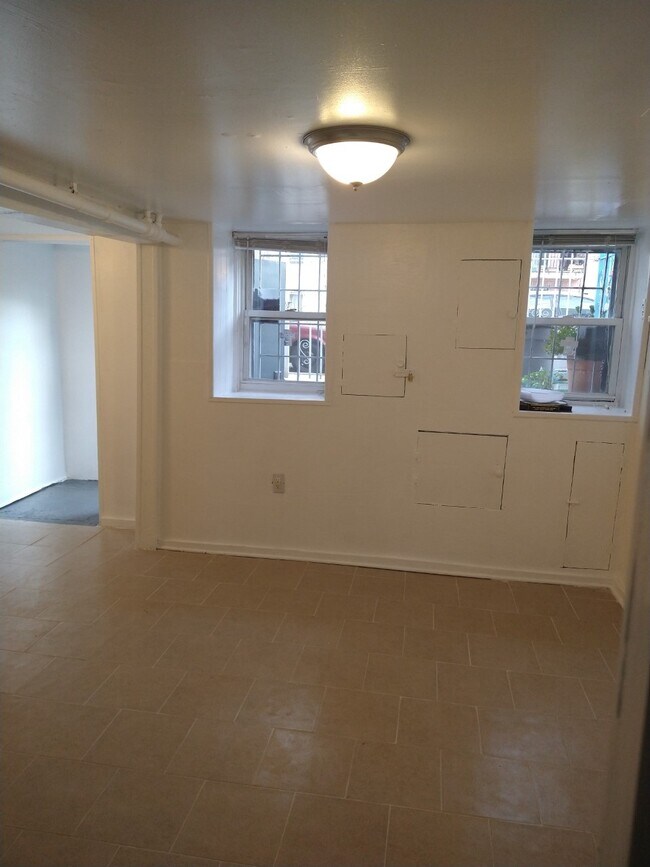 Building Photo - 63 Harman St