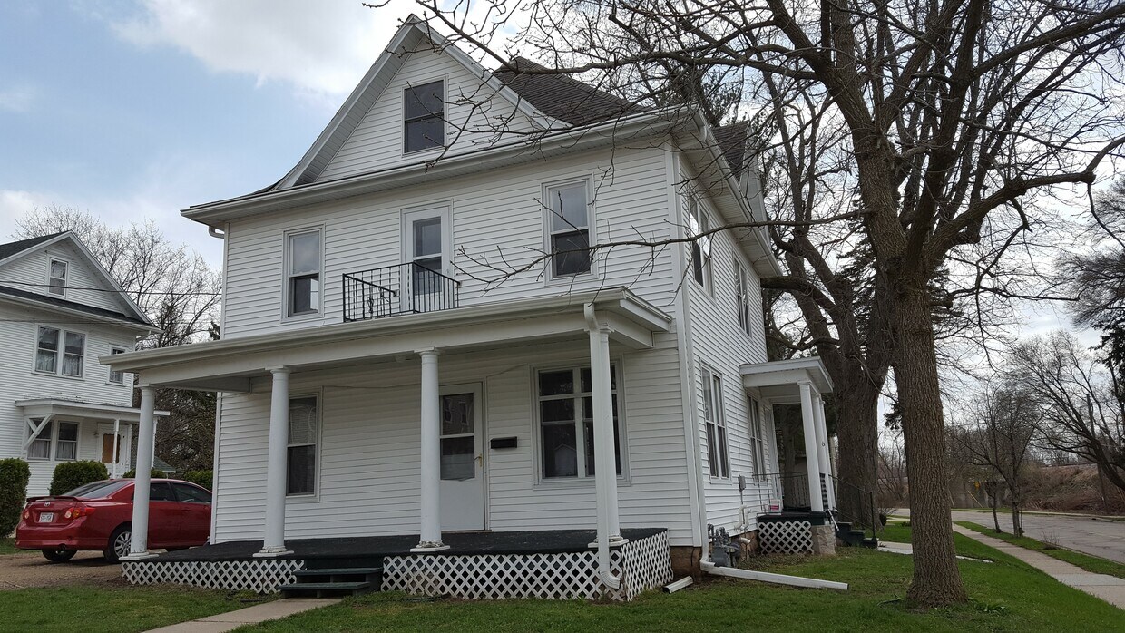 601 South Academy Street, Stoughton, WI 53589 Townhome Rentals in