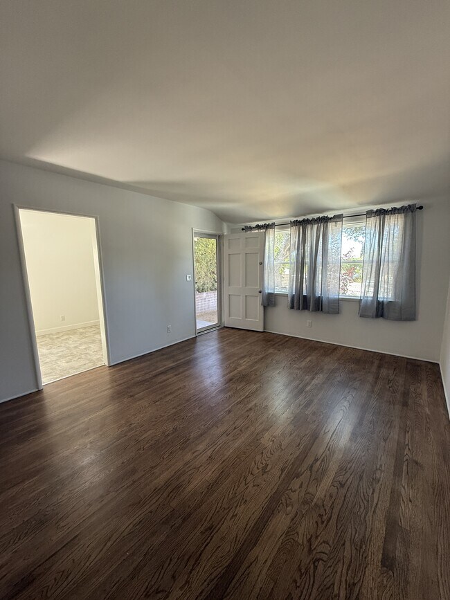 Foto del edificio - 2659 Montrose Ave