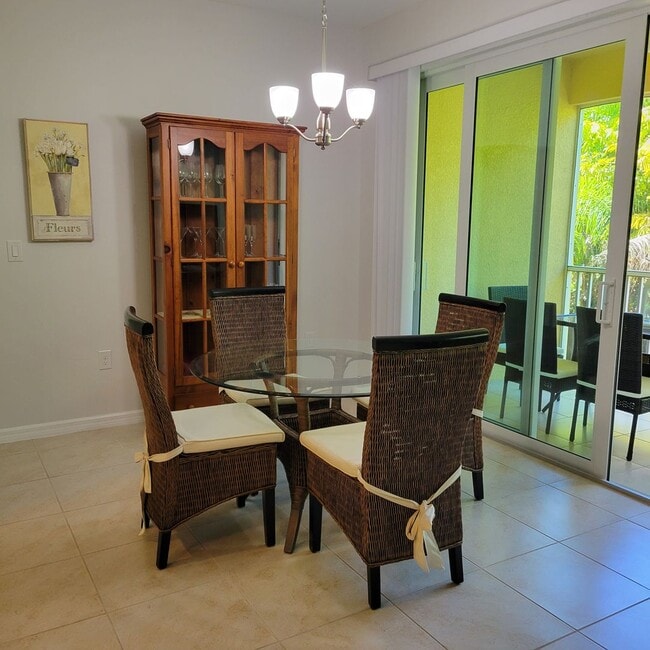 Building Photo - BACK ON THE MARKET-Seasonal/short term 3/2 updated condo in Osprey not far from the beach!