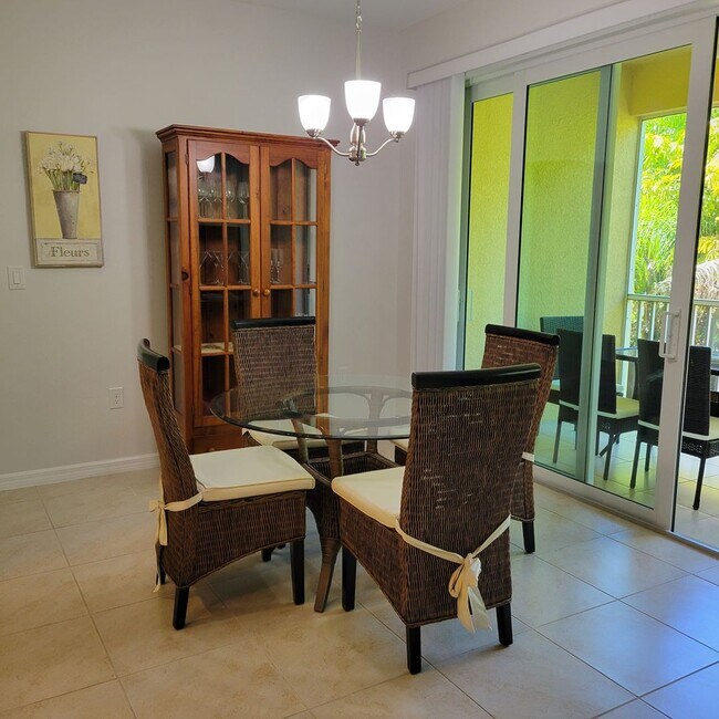 Foto del edificio - BACK ON THE MARKET-Seasonal/short term 3/2 updated condo in Osprey not far from the beach!