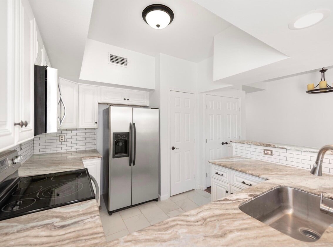 Foto del edificio - 180 April Point Dr S