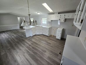 Building Photo - 123 Jaybee Ln