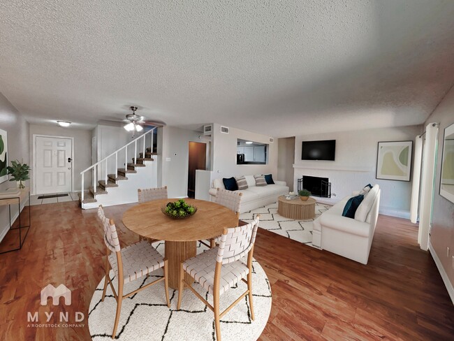 Foto del edificio - Del Estrado Townhomes