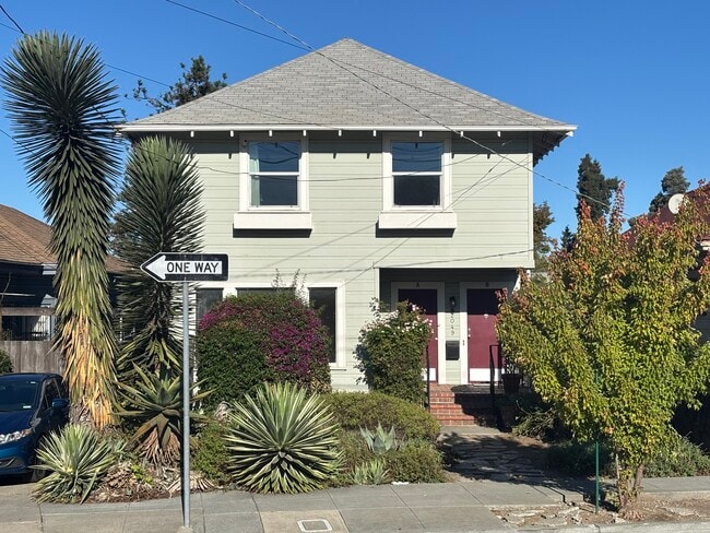 Building Photo - 2049 41st Ave