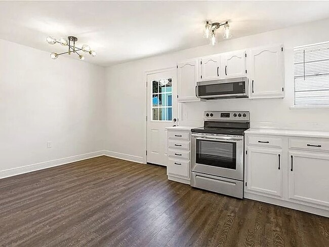 Building Photo - 1536 Redwood Dr