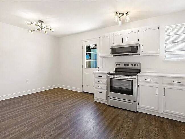 Foto del edificio - 1536 Redwood Dr