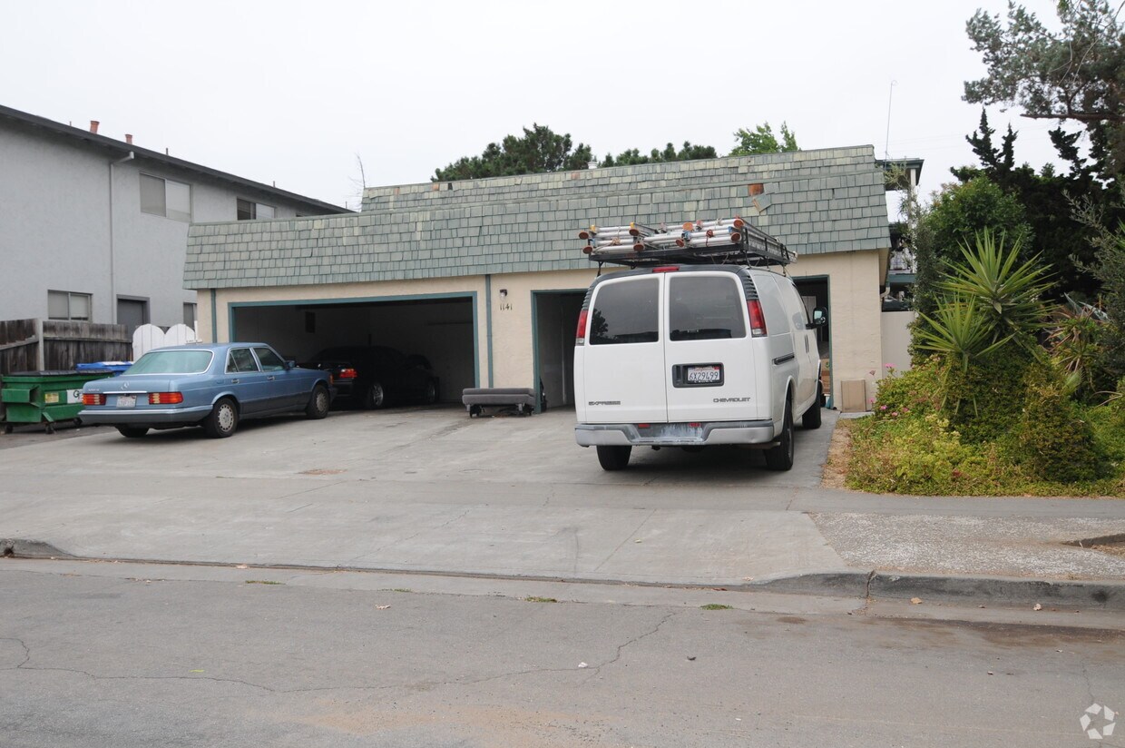 Building Photo - 1141 Oakmont Dr