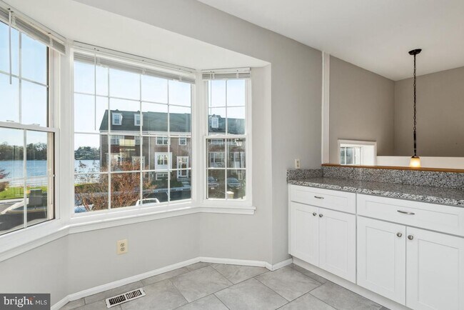 Building Photo - 1340 Waterway Ct