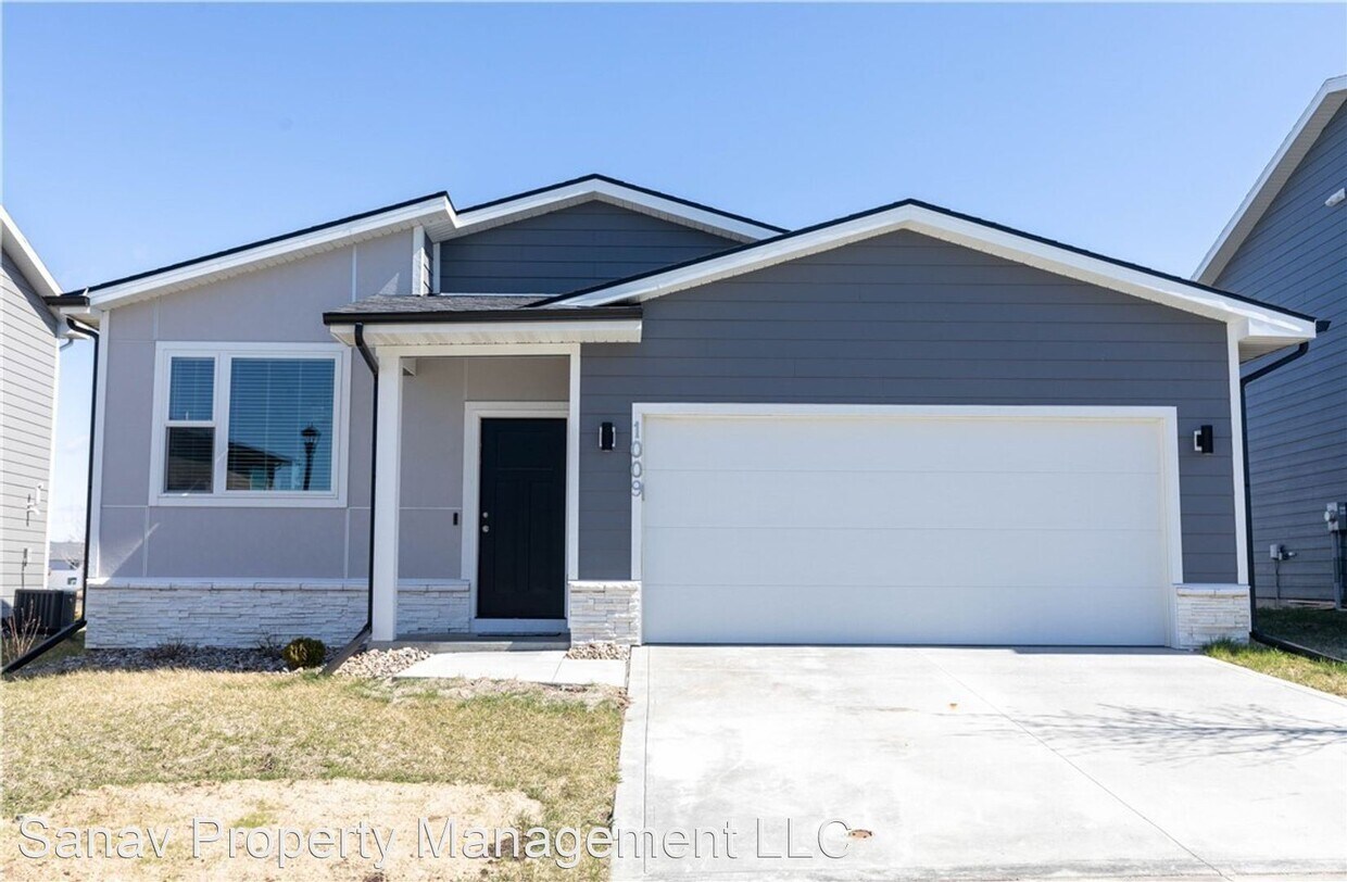 1009 NE 16th St, Grimes, IA 50111 House Rental in Grimes, IA