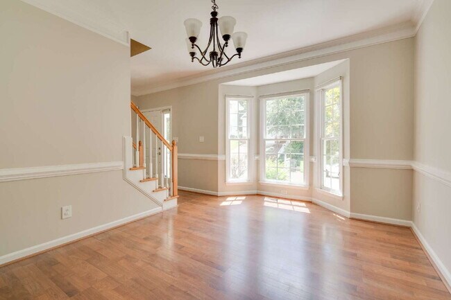 Building Photo - Charming 4-Bed Home with Fenced-in Backyard in Leesville District