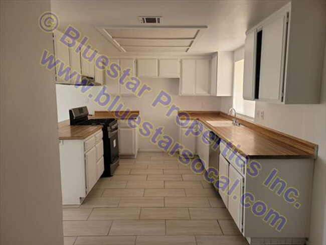Building Photo - 11246C