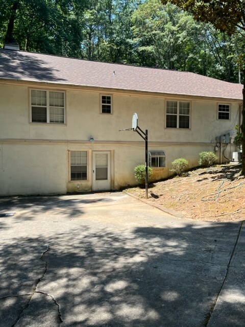 Private entrace with parking pad - 1383 Lilburn Stone Mountain Rd