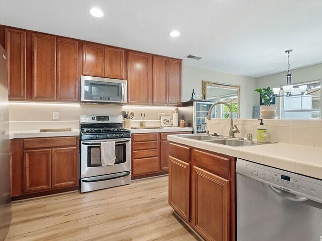 Foto del edificio - 1636 Springhill Dr