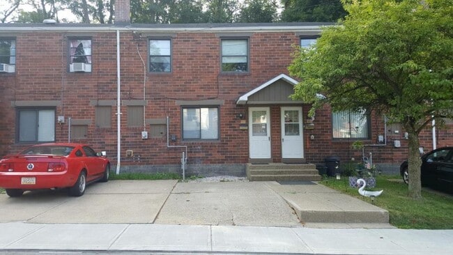 Building Photo - 273 Oak Dr
