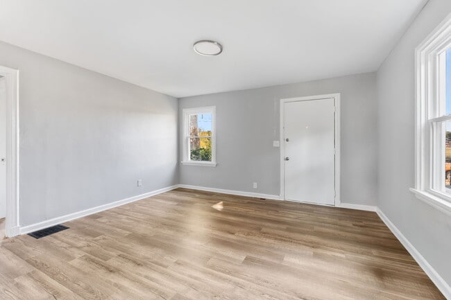 Building Photo - 1275 Briarwood Ave