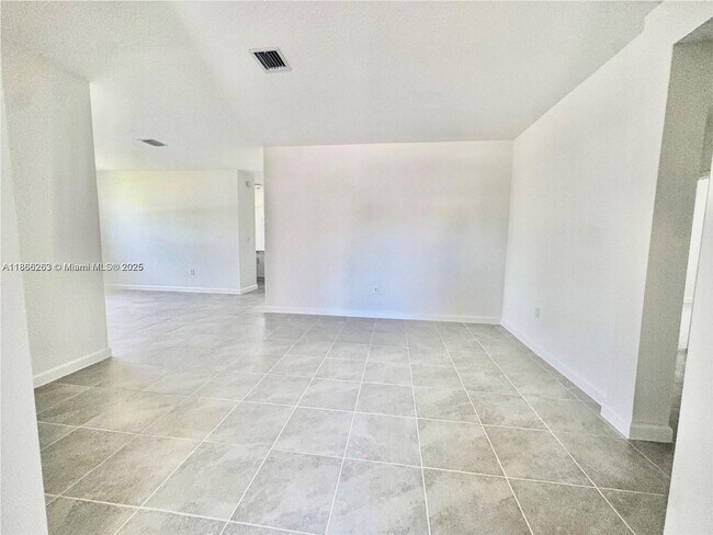 Foto del edificio - 2990 SE 23rd Ave