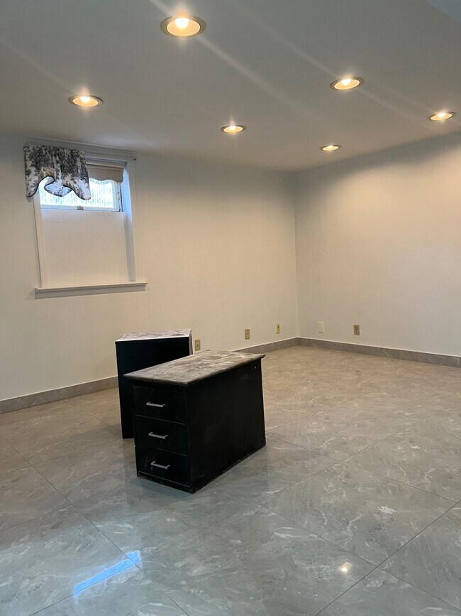 Building Photo - 94 Margaret St