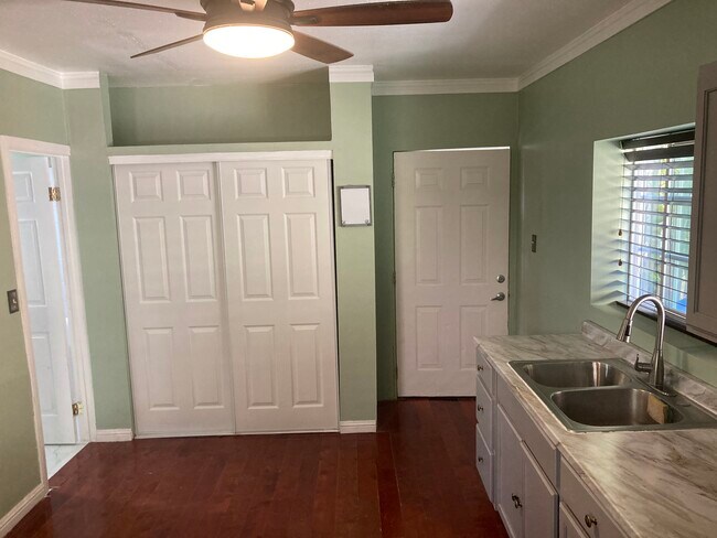 Building Photo - 5459 Martin St