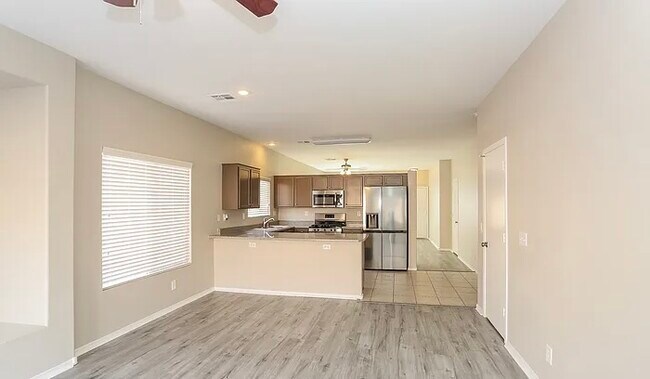 Building Photo - 6233 Highland Gardens Dr