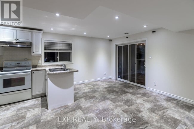 Building Photo - 35 Hummingbird Ln