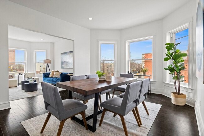 Foto del edificio - 3358 W Lexington St