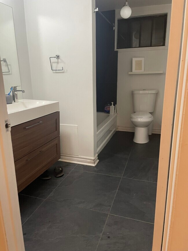 Photo du bâtiment - 8902 Rue Verville