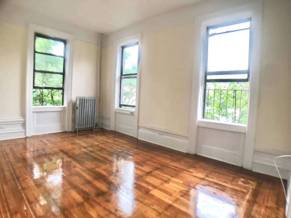 Primary Photo - 555 W 170th St