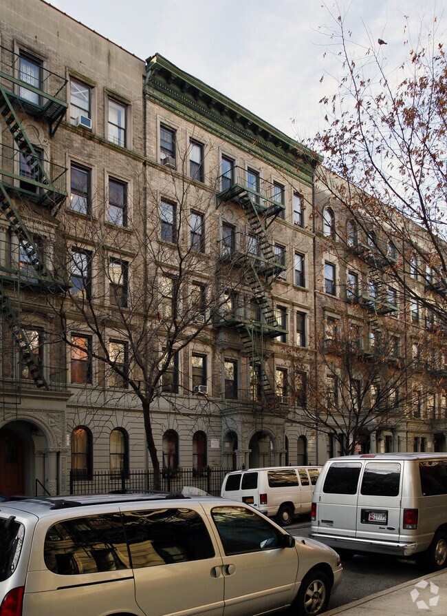Building Photo - 140 W 111th St