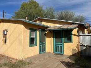 Building Photo - 2601 N Sparkman Blvd