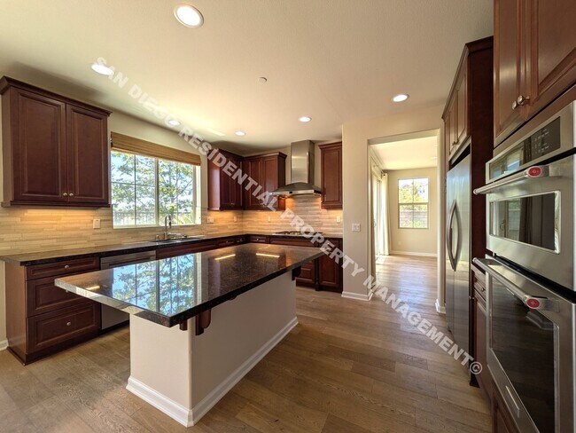 Foto del edificio - Spectacular Sorrento Valley View Home Avai...
