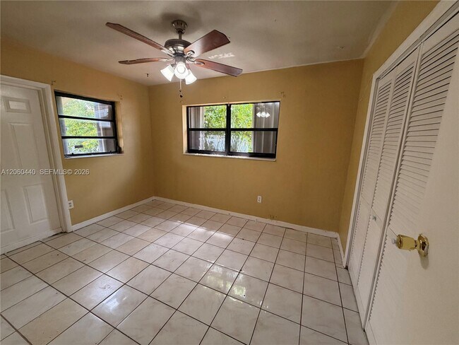 Foto del edificio - 17950 NW 6th Ct
