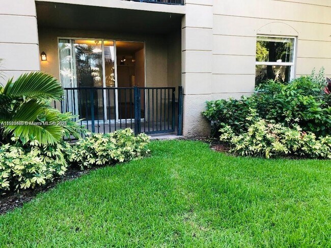 Foto del edificio - 17145 N Bay Rd