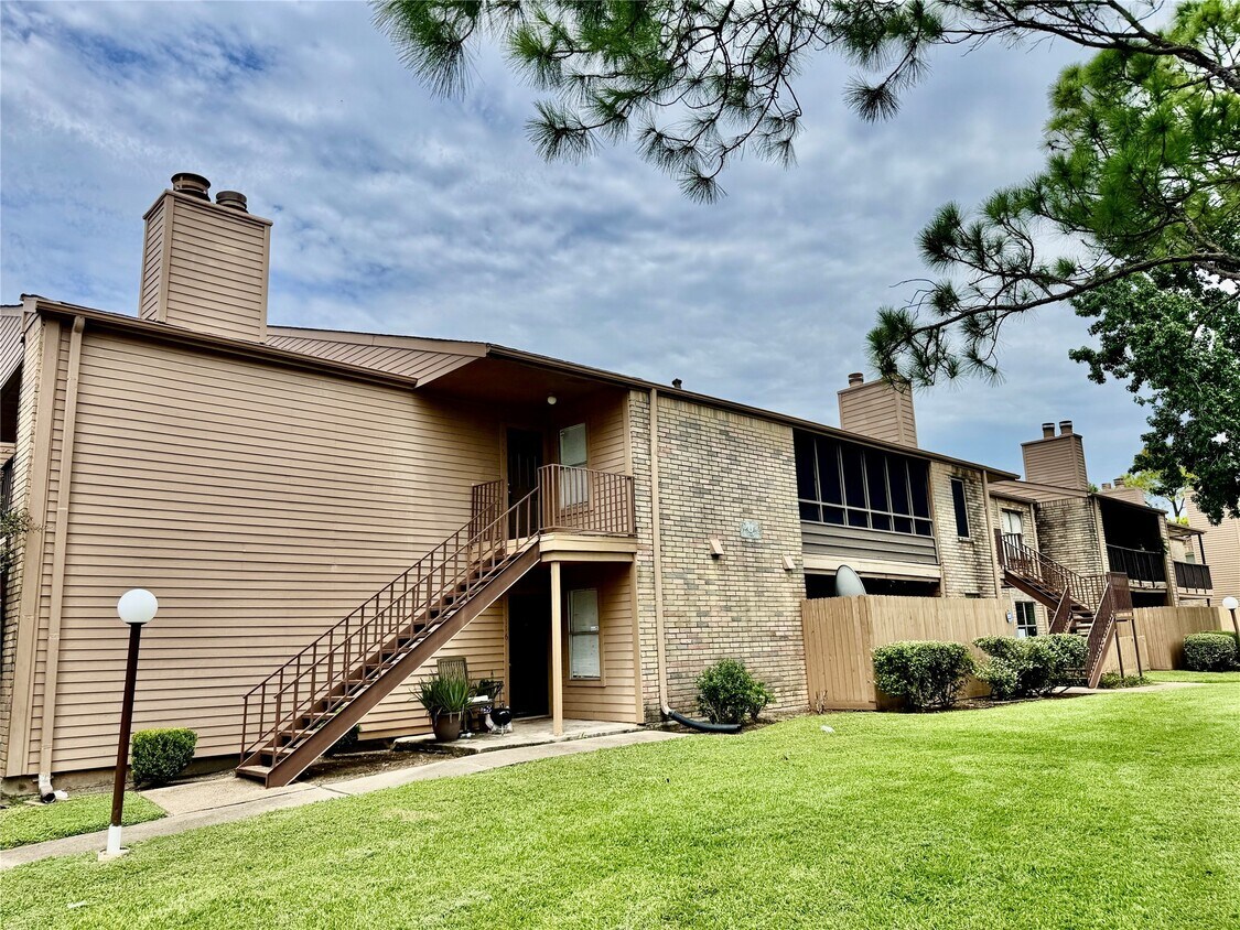 Primary Photo - 10555 Turtlewood Ct